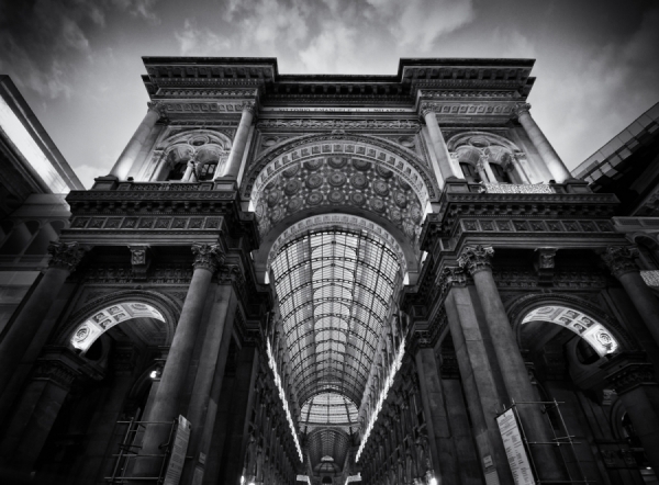 Photograph Marco Virgone Milano Gallery on One Eyeland